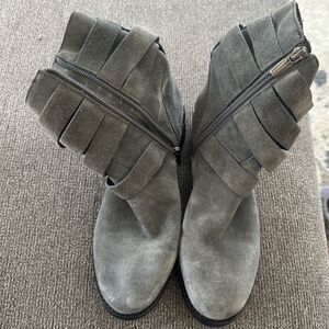 Vince Camuto VC-Webey Gray Suede Leather Ankle Booties Boots 7M
